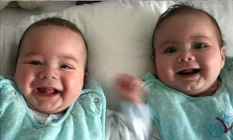 Câu chuyện đặc biệt: 2 bé gái song sinh cùng mẹ nhưng khác cha