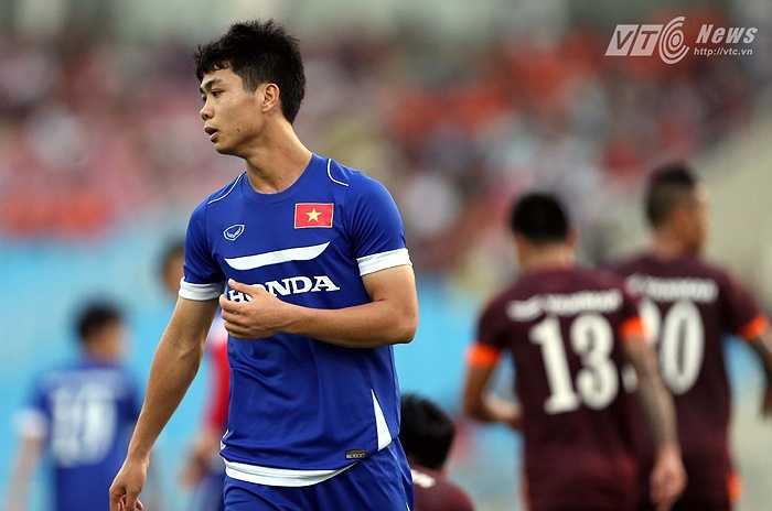 Công Phượng được bố trí đá trên hàng công U23 Việt Nam. (Ảnh: Quang Minh)