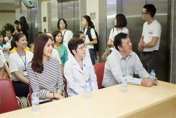 Khán giả ưu ái gọi cô là 'Hoa hậu nhân ái'.