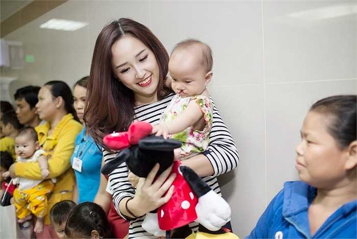 Cô hy vọng rằng mình sẽ góp được một phần sức lực cho những em bé có hoàn cảnh khó khăn, giúp các em tự tin hơn trong cuộc sống.