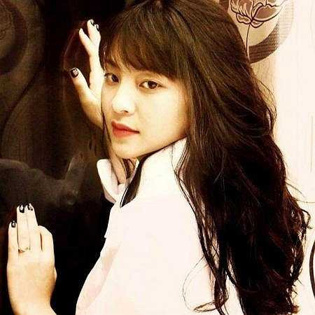 Phương Anh khá thân thiện, hòa đồng và luôn giành được tình cảm yêu mến từ bạn bè, thầy cô trong trường.