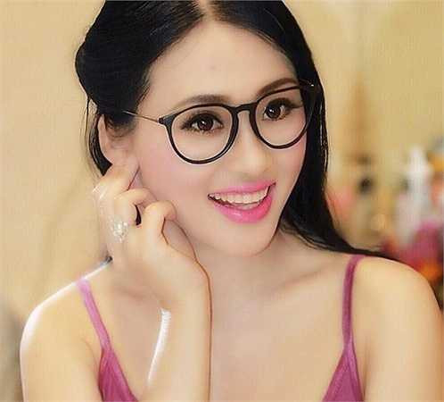 Mới đây Đinh Thu Hạnh đã chia sẻ những bức ảnh của mình khiến nhiều người không khỏi lầm tưởng đây là một cô gái mới ngoài 20 tuổi