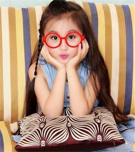 Những tạo hình của Đinh Thu Hạnh cùng cô con gái đáng yêu Bảo Hân.