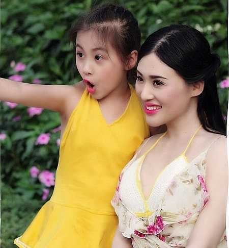 Chị Hạnh luôn đồng hành cùng cô con gái bé nhỏ