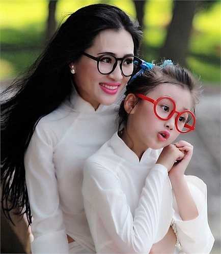 Bên cạnh đó, bà mẹ 35 tuổi cũng tiết lộ thêm rằng thành công và niềm tự hào lớn nhất của chị chính là cô con gái Đào Ngọc Bảo Hân.