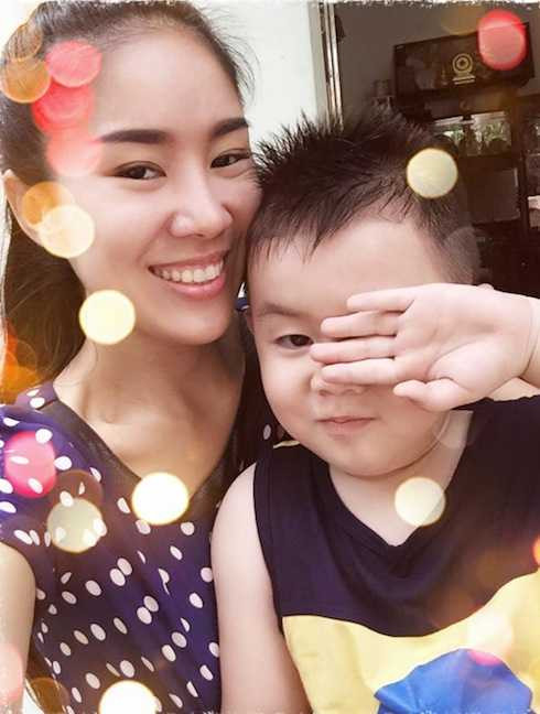 Sau ly hôn, nữ diễn viên cố gắng sống lạc quan, tận hưởng cuộc sống của một bà mẹ đơn thân bên con trai Cà Pháo.