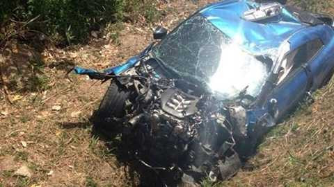 Thợ sửa xe phá nát Nissan GT-R của một thiếu gia