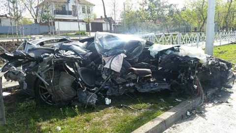 Thợ sửa xe phá nát Nissan GT-R của một thiếu gia