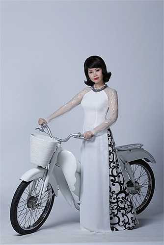 Cẩm Ly, một cái tên, một trong những biểu tượng của làng nhạc nhẹ với sự thành công vượt trội cả ở mảng nhạc trẻ lẫn trữ tình quê hương. 