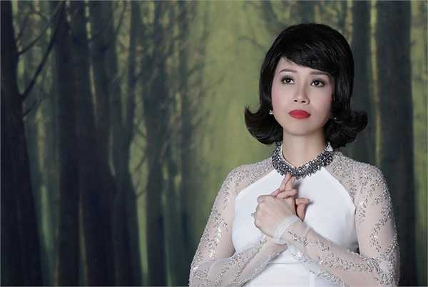 Liveshow Tự tình quê hương 5 bắt đầu lúc 20h và dự kiến kéo dài 3,5 đến 4 tiếng. Một sự đầu tư không hề nhỏ của cả ê kíp đặc biệt là nhạc sĩ Minh Vy, nhà sản xuất đồng thời cũng là ông xã ca sĩ Cẩm Ly. 