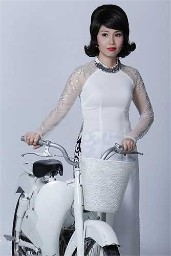 Một chất giọng hơi gió, nhẹ, nhưng rất tình cảm, ngày càng dày vốn sống lẫn sự sẻ chia sẻ tái ngộ người yêu nhạc trong cả những bản tình ca rất quên và cả những khúc nhạc quê hương ngọt ngào.