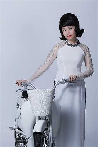 Đó là những điều mà Cẩm Ly đang cảm thấy ngay lúc này, khi mà khoảng thời gian chuẩn bị cho live show được tính từng ngày. Có lẽ vì những tâm trạng như ngày mới đưa ra ý tưởng Tự tình quê hương số đầu tiên mà chương trình sẽ luôn tạo được cảm xúc mới cho người xem