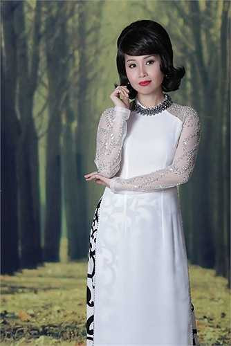 Cẩm Ly chia sẻ thêm: 'Phải mất gần 2 năm sau Tự tình quê hương 4 thì Ly và ekip của mình mới chuẩn bị được cho Tự tình quê hương 5. Bản thân Ly, cứ khi nào có ý tưởng gì mới nảy ra trong đầu là Ly liền ghi chép lại để xây dựng kịch bản cho liveshow hay hơn'