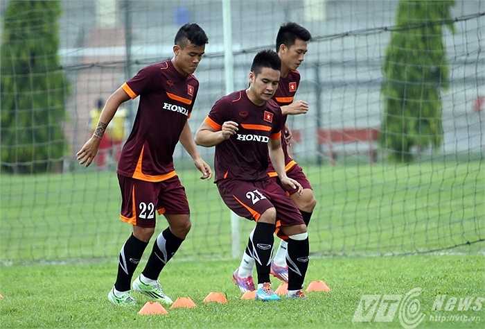 Sau một ngày xả hơi, các cầu thủ U23 Việt Nam tiếp tục bắt tay vào tập luyện vào sáng nay 12/5. Có 1 điểm khác so với những hôm trước là sáng nay, các cầu thủ chấn thương được cho tập riêng (Ảnh: Quang Minh)