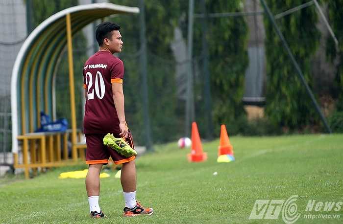 'Ronaldo xứ Nghệ' phải bỏ dở buổi tập sáng nay do bị đau (Ảnh: Quang Minh)