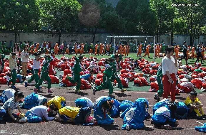 Khóa huấn luyện kỹ năng này bắt đầu chỉ cách nửa tháng sau khi trận động đất kinh hoàng xảy ra tại Nepal, lấy đi sinh mạng của hơn 8.000 người.