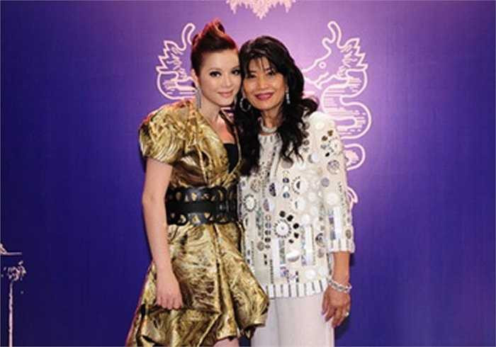 'Kiều nữ kim cương' còn có một mẹ nuôi khác là tỷ phú Alice Chiu. 