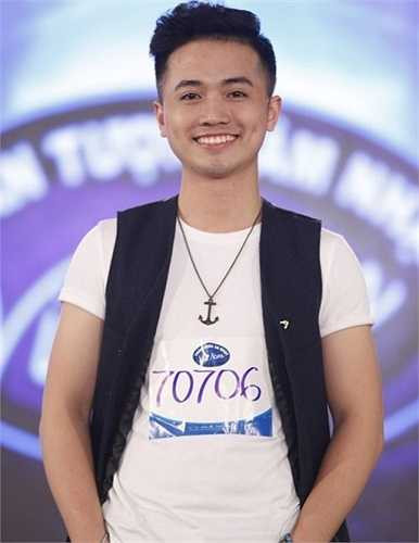 Sở hữu gương mặt điển trai, Minh Quân được nhiều học trò và các bạn trẻ gọi với danh thầy giáo hot boy.