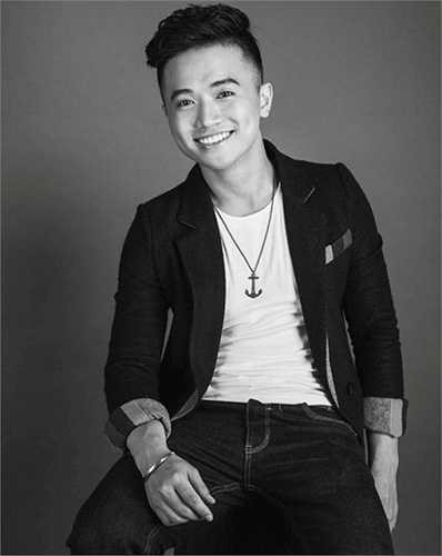 Đặc biệt, Quân sở hữu nụ cười rạng rỡ, dễ thương và được mệnh danh là thầy giáo có 'nụ cười sát thủ trẻ thơ'. Ảnh: Vietnam Idol 2015.