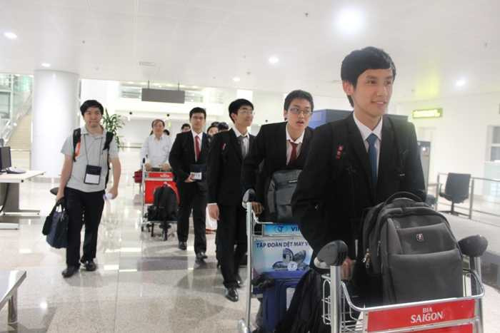 Thưởng nóng cho 8 học sinh Olympic Vật lý Châu Á