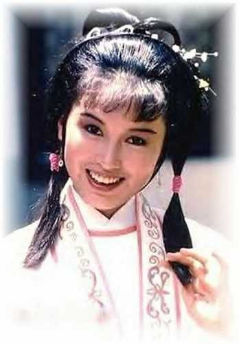 Trần Tú Văn kết hôn với Lâm Quốc Hùng năm 1983. Tuy nhiên, cuộc sống hôn nhân của cô gặp nhiều khó khăn khi chồng làm ăn thất bại và nợ nần chồng chất. 