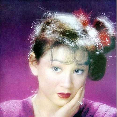 Năm 1984, Dư An An gặp Châu Nhuật Phát và trúng tiếng sét ái tình. Cả hai nhanh chóng hẹn hò và kết hôn. Tuy nhiên, cuộc hôn nhân chỉ kéo dài 9 tháng.