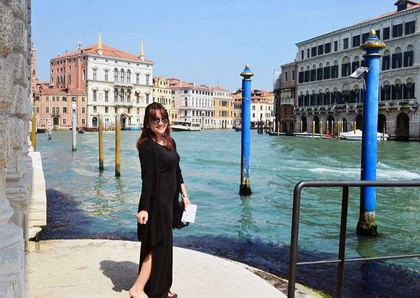 Còn ông xã Viết Thành được mời tham gia làm cố vấn cho nhiều cuộc thi hip hop uy tín.