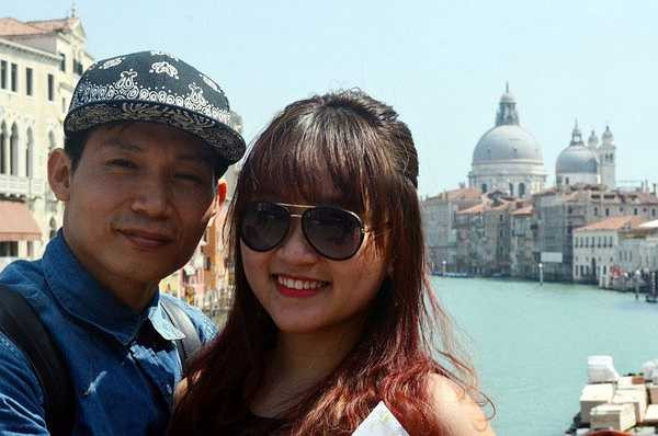 Vừa qua, cặp đôi đã có dịp tận hưởng khoảng thời gian lãng mạn bên nhau khi Viết Thành nhận lời chấm giải vô địch Hiphop Funky Fresh tại Italy. Đây là năm thứ hai anh được mời làm trọng tài cho giải đấu này.