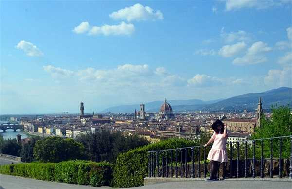 Viết Thành cho biết: 'Bước ra khỏi nhà ga Venezia Santa Lucia, tôi bị thu hút bởi cảnh kênh đào tấp nập tàu thuyền giao thương và lối kiến trúc độc đáo'