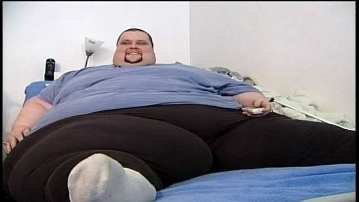 Robert Butler - 544 kg. Người đàn ông này sinh năm 1972. Anh từng được chăm sóc trong một khu vực y tế riêng trong một thời gian trước khi hết tiền và hiện đang ở trong một bệnh viện. Mỗi năm cân nặng của Butler vẫn tăng lên và nó khiến anh không thể đi lại hay ngồi xe lăn được