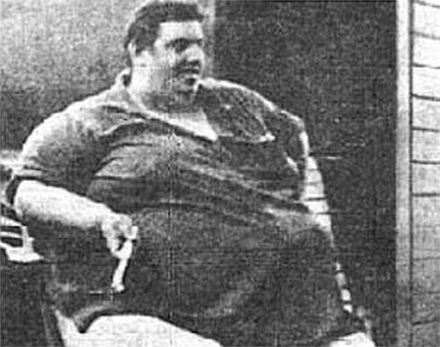 Jon Brower Minnoch - 634 kg. Người đàn ông nặng cân nhất thế giới sinh năm 1941 và cho đến này vẫn chưa ai có thể phá được kỷ lục 634kg của ông nắm giữ. Ông qua đời năm 1983 sau khi đã nỗ lực giảm được 361 kg