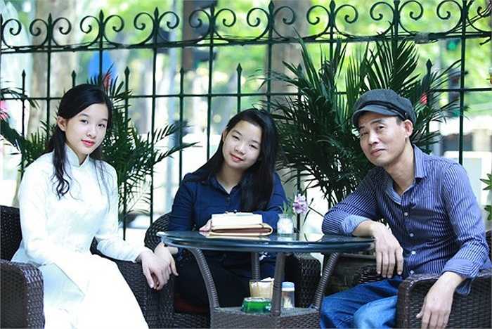 Sinh ra trong một gia đình có truyền thống nghệ thuật, Tú Linh và Thái Phương không chỉ thừa hưởng tài năng của con nhà nòi mà còn giống mẹ ở vẻ xinh đẹp, đằm thắm.