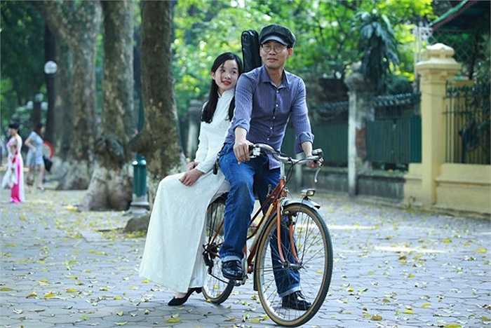 Cô con gái lớn Tú Linh năm nay đang học lớp 10.