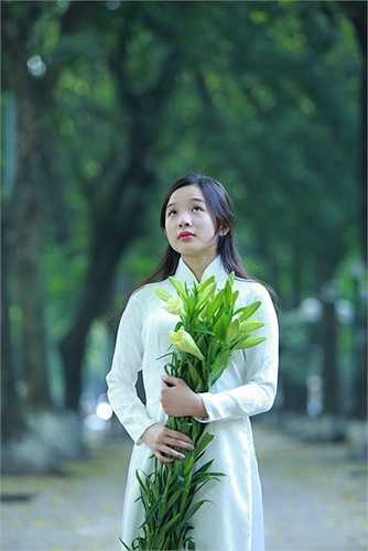 Đây là lần đầu tiên nghệ sỹ Anh Tú nghĩ đến việc đi chụp ảnh làm kỷ niệm cho con gái. Nghệ sỹ Anh Tú bảo, 'phải lưu lại để sau này già di còn có cái mà ngắm. Ngoảnh đi ngoảnh lại đã thấy chúng lớn hết rồi'.