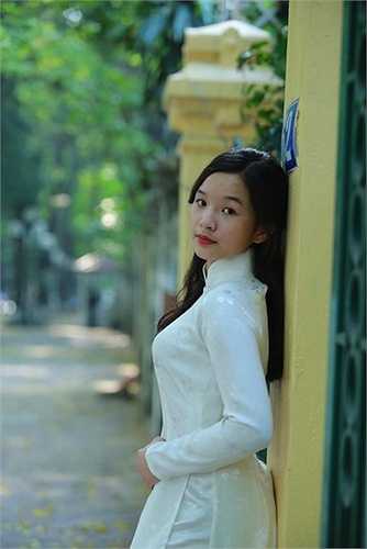Tú Linh có nhiều nét giống mẹ Thanh Thanh Hiền.