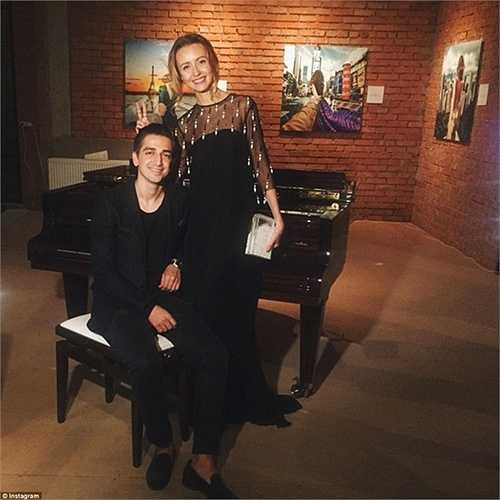 Chân dung của cặp vợ chồng lãng mạn với 2,3 triệu fan theo dõi hiện nay.