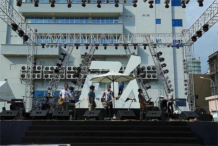 Với Live Concert 'Phá', Phạm Anh Khoa sẽ có nhiều phần trình diễn solo bên cạnh những màn kết hợp với Microwave, Paradise… 