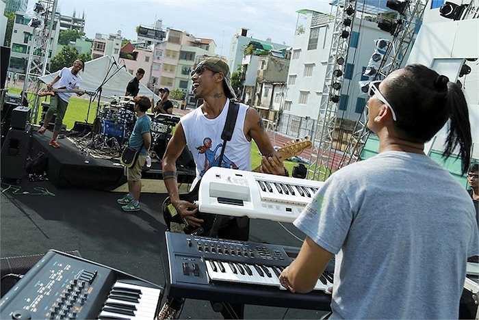 Sẵn sàng đối mặt với mọi khó khăn, sự cố có thể xảy ra trong Live Concert, Phạm Anh Khoa chia sẻ anh sẽ dùng chính âm nhạc để mang tới cho khán giả những khoảnh khắc khó quên với 'Phá'. 