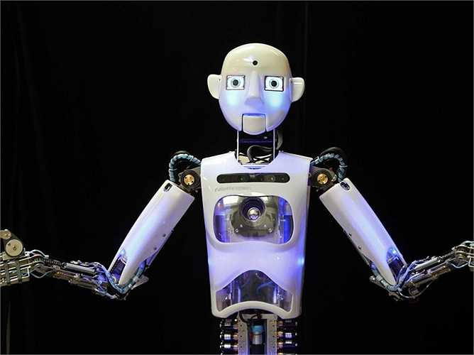 Diễn viên: RoboThespian, một robot đa ngôn ngữ, có khả năng tương tác bằng mắt và đoán tâm trạng con người, biết nhảy múa, hát theo nhạc và diễn xuất. Mới đây nó còn nhận vai chính trong một bộ phim mới của nhà sản xuất Franz Kafka.