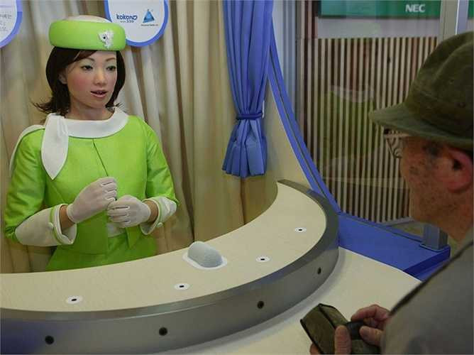 Lễ tân: các công ty văn phòng đang hy vọng sẽ cắt giảm được chi phí thuê lễ tân bởi loại robot như 'thư ký' Saya, khi chúng có thể trả lời câu hỏi và thậm chí còn tổ chức một cuộc hội thoại cơ bản với 300 câu và 700 cụm từ từ vựng.