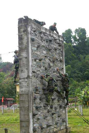 Trinh sát đặc nhiệm Việt Nam luyện tập kỹ thuật bí mật