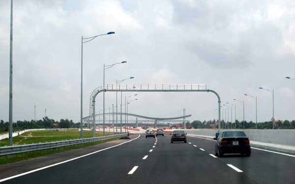 Cận cảnh cao tốc 6 làn Hà Nội - Hải Phòng