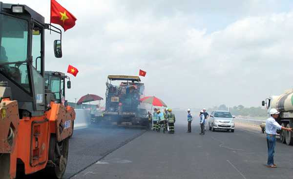 Cận cảnh cao tốc 6 làn Hà Nội - Hải Phòng