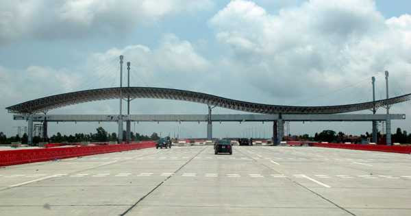 Cận cảnh cao tốc 6 làn Hà Nội - Hải Phòng