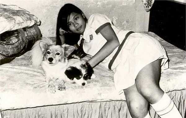 Ông Mỹ Linh từng tốt nghiệp Central Saint Martins College of Art and Design, ngành Thiết kế thời trang nhưng số phận lại đưa cô rẽ ngang vào con đường nghệ thuật.