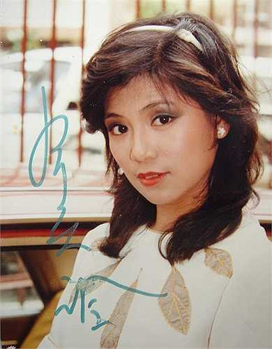 Khoảng cuối năm 1984, sự nghiệp của Ông Mỹ Linh lên đến đỉnh cao. Trong khi đó, Thang Trấn Nghiệp cũng tìm được nhiều cơ hội bên lĩnh vực điện ảnh. Cả 2 đều bận rộn, thời gian gặp nhau ít đi, điều đó khiến trái tim vốn nhạy cảm của nàng Hoàng Dung cảm thấy bất an.