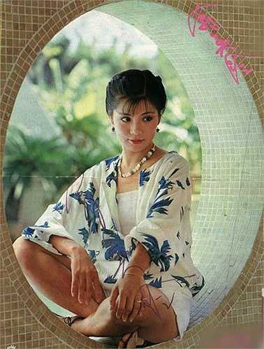 Đầu năm 1985, Thang Trấn Nghiệp sang Đài Loan đóng phim. Bủa vây Ông Mỹ Linh lúc ấy là những điều tiếng không hay về người yêu, khiến cô từng nghĩ đến việc quyên sinh.