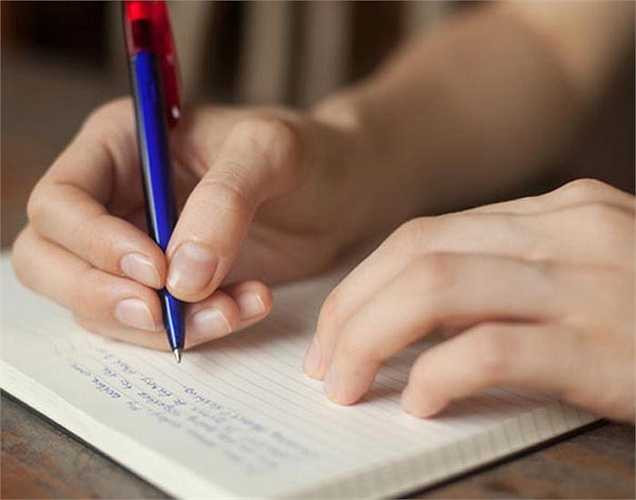 Viết ra những điều khiến bạn tức giận: cách này giúp bạn có thể nhận ra những lỗi lầm của bạn đằng sau sự giận dữ. Bạn sẽ nhận ra và nguôi giận.