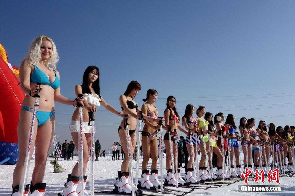 Người mẫu bikini hút khách hơn cả du thuyền, máy bay, siêu xe