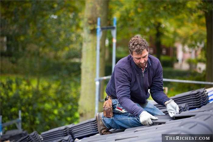 Người sửa chữa mái nhà. Tỷ lệ tử vong: 40,5/100.000 - Leo trèo, làm việc trên những nóc nhà cao mang tới nguy cơ trượt ngã dẫn đến chấn thương hoặc tử vong cho người theo nghề này